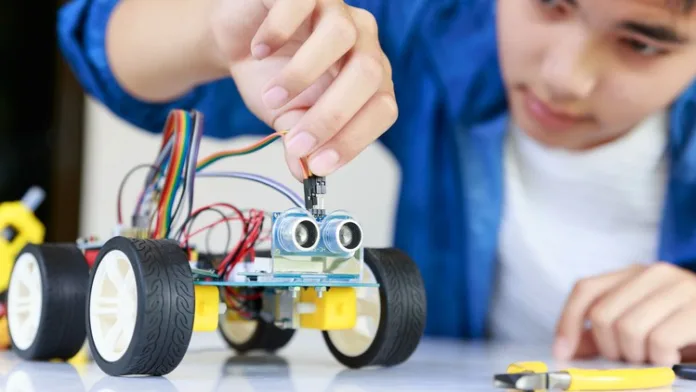 Arduino UNO Based Obstacle Avoiding Robot Car & RC-Control Free Course Coupon